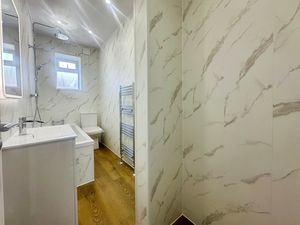 Bathroom - click for photo gallery